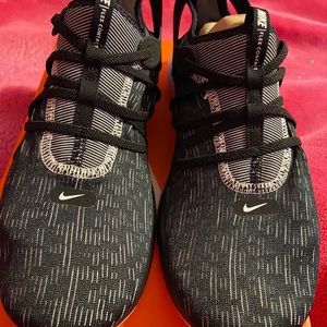 NWT NIKE WOMEN FLEX CONTACT 3